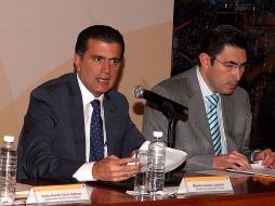 Alonso Lujambio (izq.) y Fernando González durante el anuncio sobre el diagnóstico de los resultados de ENLACE en secundaria. NTX  /