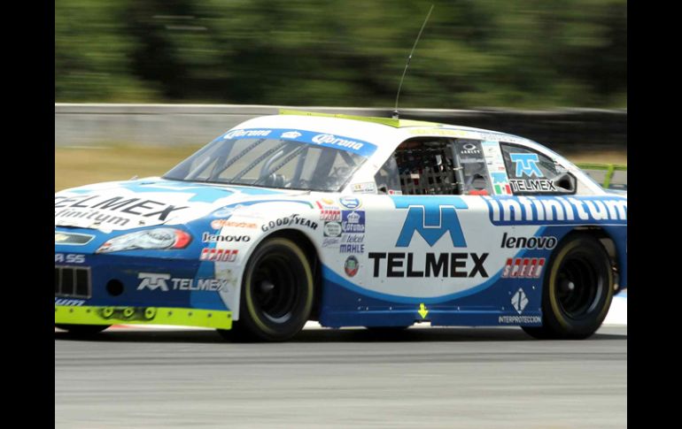 El piloto tapatío Antonio Pérez en el entrenamiento en la Nascar México 2010. MEXSPORT  /