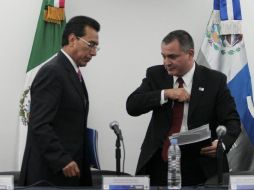 Facundo Rosas (izq.) y Genaro García en la presentación de los avances con motivo del IV Informe de Gobierno. EL UNIVERSAL  /