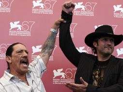 Danny Trejo y Robert Rodríguez, protagonista y director, respectivamente, de la película Machete, en la alfombra roja. REUTERS  /