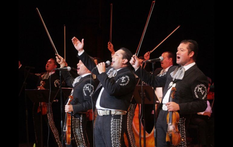 Una auténtica fiesta mexicana se vivió anoche en el Teatro Degollado, con la gala del mariachi. A. CAMACHO  /