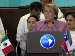 Durante su mandato, Bachelet mantuvo su popularidad. EFE  /