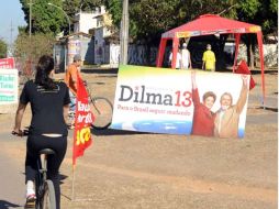 Dilma Rousseff aparece con una ventaja de entre 22 y 24 puntos porcentuales en intención de voto. AFP  /