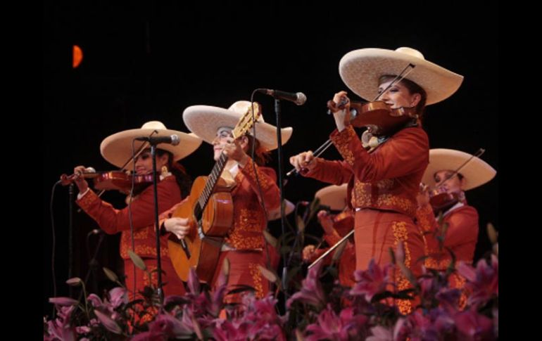 La actuación del Mariachi Femenil Nuevo Tecalitlán fue de las más esperadas anoche en el Degollado.  S. NÚÑEZ  /