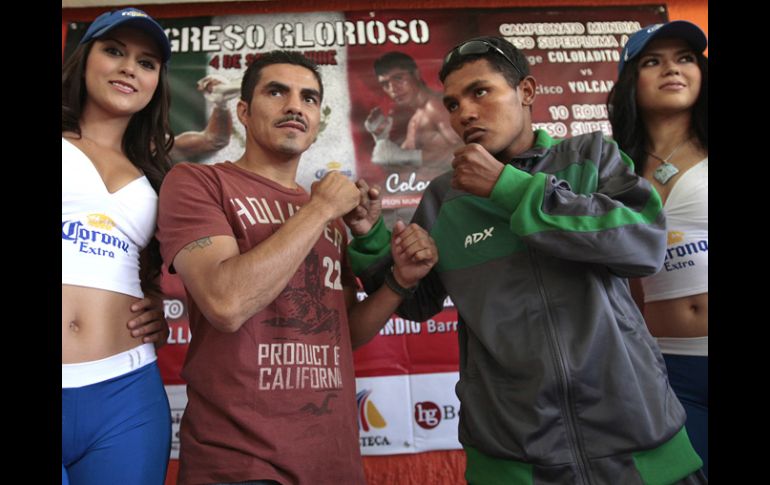 Omar Niño y su rival Ronald 'Indio' Barrera en la rueda de prensa. S. NUÑEZ  /