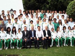 Foto oficial del desayuno con los deportistas. MEXSPORT  /