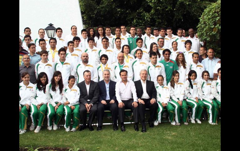 Foto oficial del desayuno con los deportistas. MEXSPORT  /