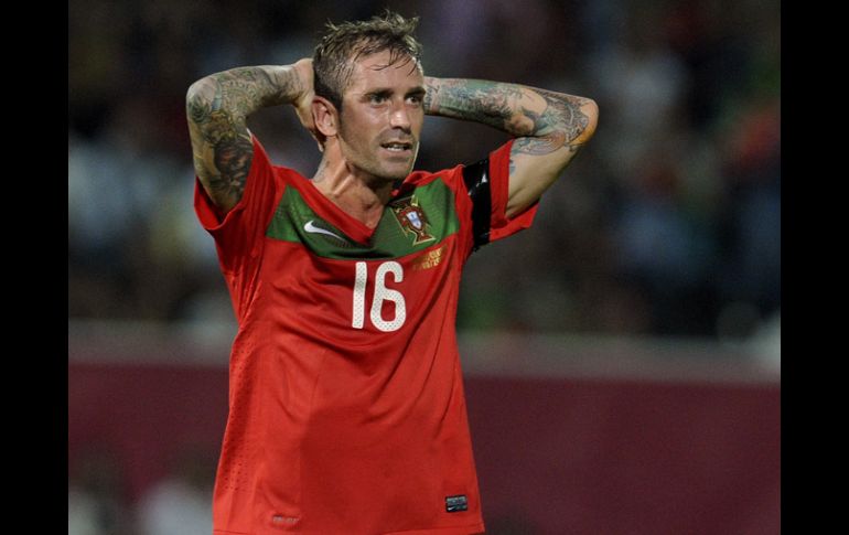 Ricardo Meireles reacciona después de fallar un gol ante Chipre. AP  /