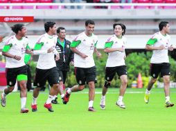 Los jugadores del tri entrenaron anoche en la cancha del Estadio Omnilife. EL INFORMADOR  E. PACHECO  /