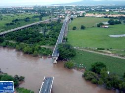 Reparar totalmente el puente que cruza el Río Ameca tomará al menos seis meses. EL UNIVERSAL  /