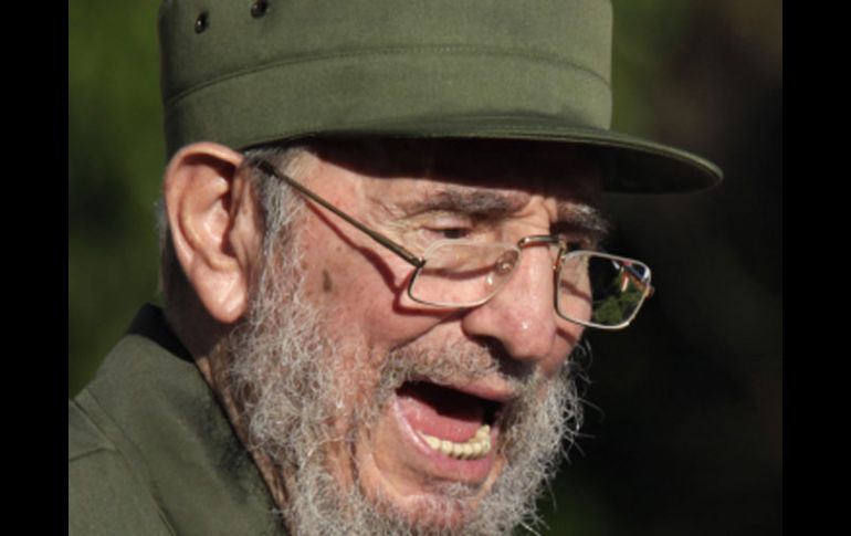 Fidel Castro manifiesta ante miles de jóvenes la  guerra nuclear que se avecina. REUTERS  /