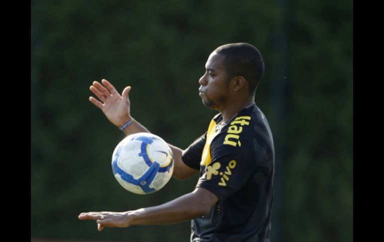 El jugador brasileño Robinho durante una sesión de entrenamientos. REUTERS  /