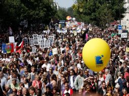 Miles de personas más se manifestaron en París, Marsella, Lyon, Burdeos y otras 100 ciudades más. EFE  /