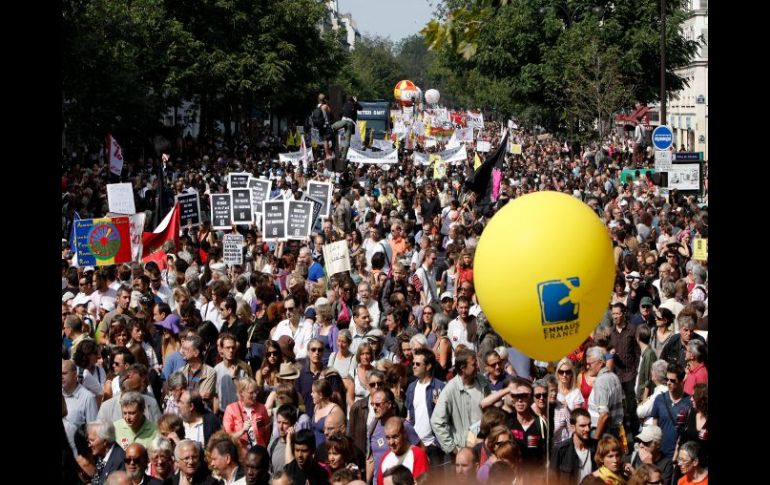 Miles de personas más se manifestaron en París, Marsella, Lyon, Burdeos y otras 100 ciudades más. EFE  /