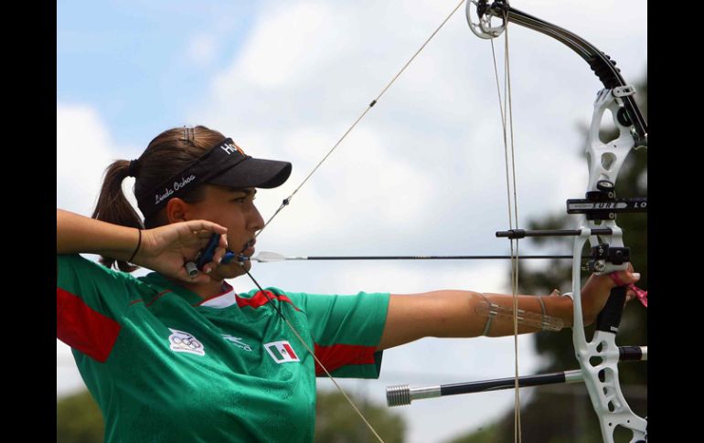 Linda Ochoa se lleva la presea de oro y plata para México. MEXSPORT  /