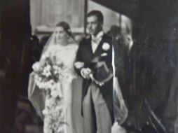 -Durante su bodas celebradas en París, vemos a Elena Verea Corcuera y Carlos Mitjans y Stuart Manzanedo y Falcò.ELDUQUEDETLAQUEPAQUE  /