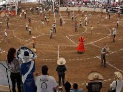 En el registro final, 69 charros y una escaramuza, mantuvieron el floreo por dos minutos. A. HINOJOSA  /