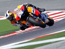 Dani Pedrosa tomando una curva en su camino a la pole. REUTERS  /