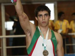 El gimnasta mexicano Daniel Corral en el círculo de ganadores. MEXSPORT  /