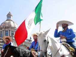 Alrededor de 100 jinetes llegaron ayer al Centro de Guadalajara. E. PACHECO  /