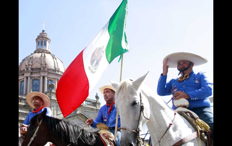 Alrededor de 100 jinetes llegaron ayer al Centro de Guadalajara. E. PACHECO  /