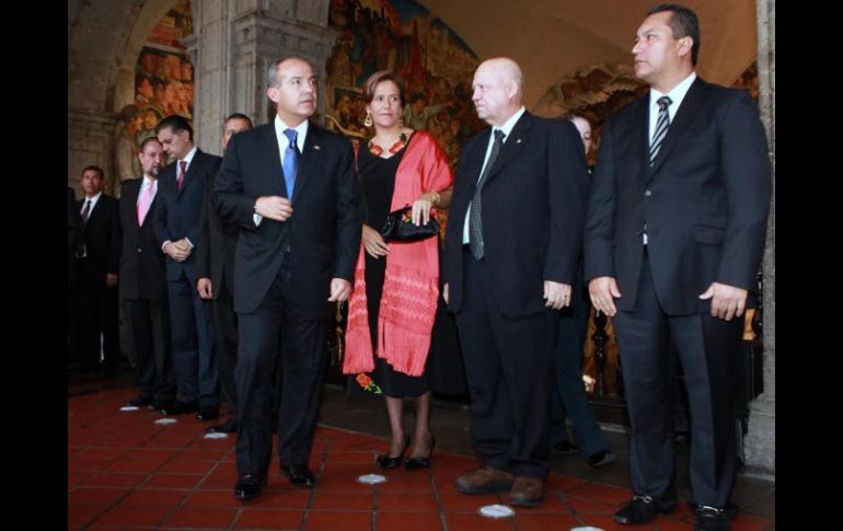 El Presidente Calderón, Margarita Zavala, Guillermo Ortiz y Francisco Blake en la inaguración de la exposición. EL UNIVERSAL  /