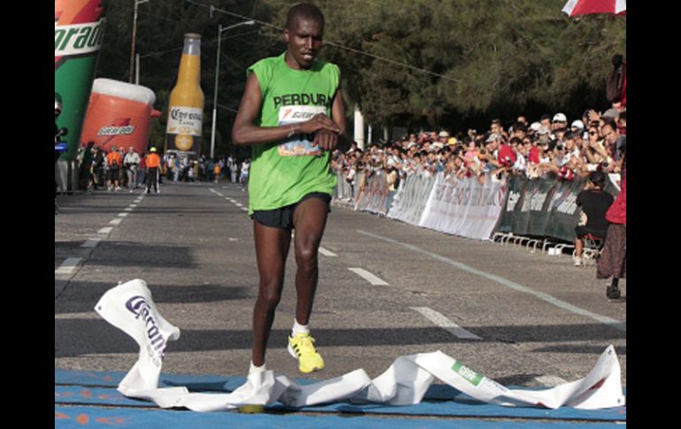 Jacob Chamer es el nuevo campeón del medio maratón atlista. E. PACHECO  /