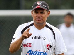 Foto del entrenador del Atlas, José Luis Mata durante un entrenamiento. MEXSPORT  /