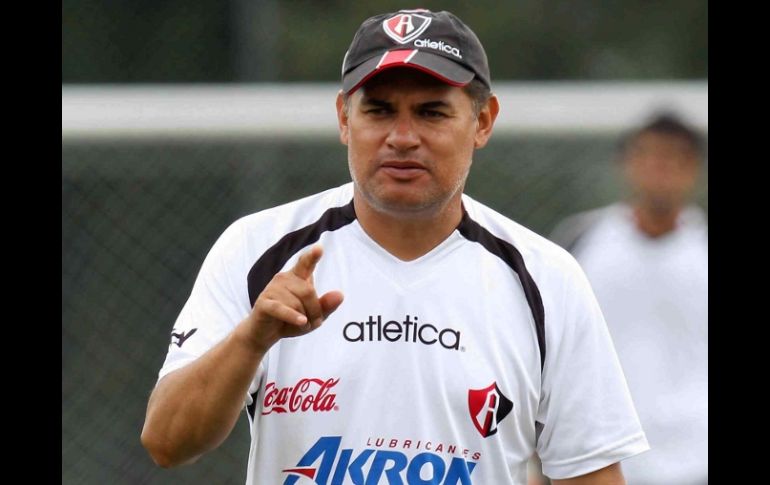 Foto del entrenador del Atlas, José Luis Mata durante un entrenamiento. MEXSPORT  /