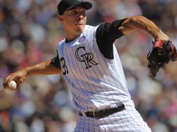 El pitcher de los Rockies se apuntó la victoria ante los Reds. AFP  /