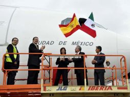 El jefe de Gobierno del Distrito Federal, ''bautizó'' con el nombre ''Ciudad de México'' a uno de los aviones de la compañía Iberia.NTX  /