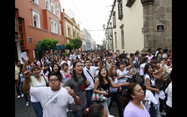 Imagen de una de las manifestaciones que se han realizado para la exigencia de más presupuesto para la UdeG. A. GARCÍA  /