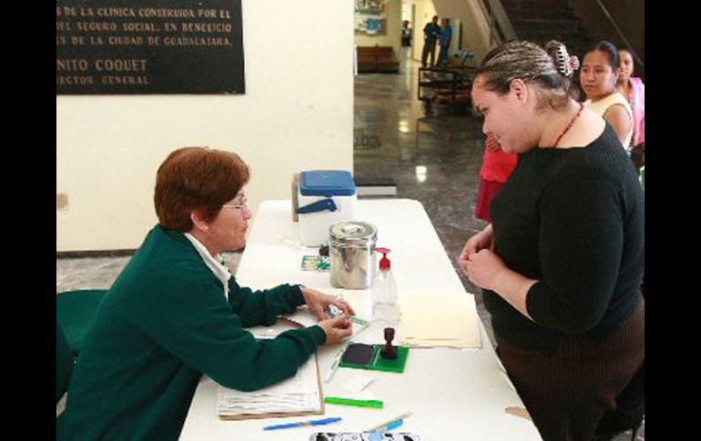 El funcionario fue detenido en su oficicna de la Delegación DF Norte del IMSS. ARCHIVO  /