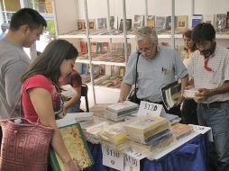 Venta y exposición de libros, lucha libre, música, cine y plástica. S. NÚÑEZ  /