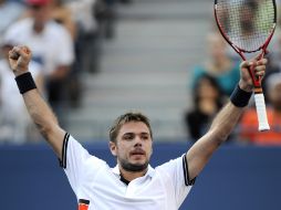 El tenista suizo Stanislas Wawrinka celebra tras derrotar al estadounidese Sam Querrey en el  US Open. EFE  /