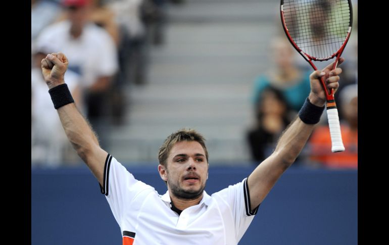 El tenista suizo Stanislas Wawrinka celebra tras derrotar al estadounidese Sam Querrey en el  US Open. EFE  /