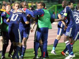 Jugadores de Francia festejan victoria contra Bosnia. EFE  /