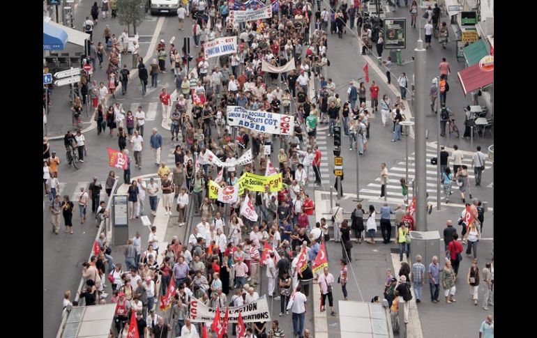 Manifestantes protestan en Niza, Francia, contra la reforma del sistema de pensiones. EFE  /