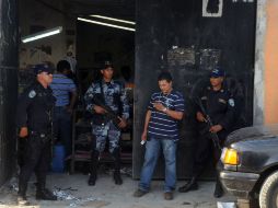 Trabajadores de una zapateria murieron en medio de un enfrentamiento entre pandillas. AFP  /