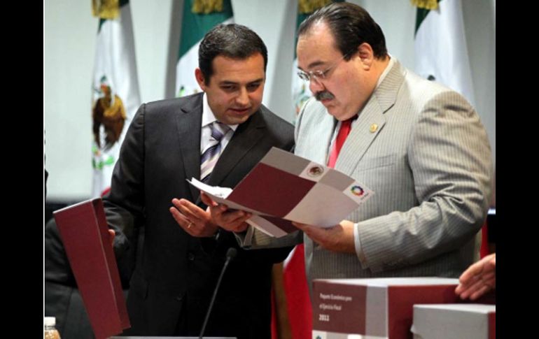 Ernesto Cordero, secretario de Hacienda, entregó a la Cámara de Diputados la propuesta del Paquete Económico 2011. NTX  /