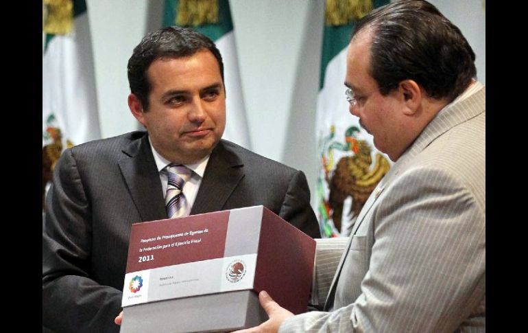 Ernesto Cordero entregó a la Cámara de Diputados el Paquete Económico 2011. NOTIMEX  /