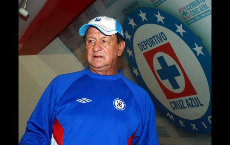 Enrique Meza entrenador dell Cruz Azul le pide a Vela que reflexione. MEXSPORT  /