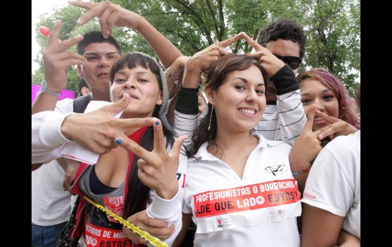 Tocó el turno a alrededor de 500 estudiantes de la Preparatoria 6 para continuar con las movilizaciones estudiantiles. A. CAMACHO  /