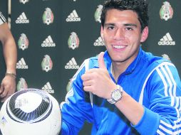 Héctor Moreno durante una sesión de firma de autógrafos. MEXSPORT  /