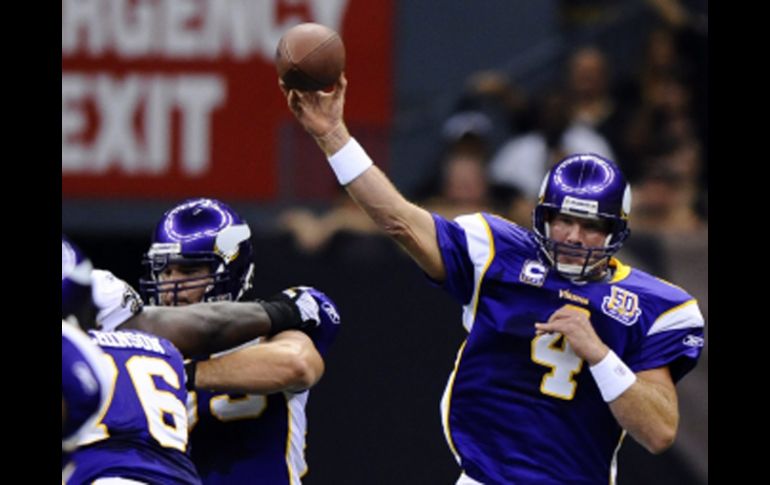 Brett Favre, de los Vikingos de Minnesota, llegó esta noche a 286 partidos arrancando de titular. EFE  /