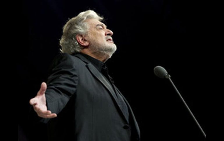 El tenor Plácido Domingo presentó hoy en Los Ángeles ''Il Postino''. EFE  /