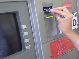 Los usuarios podrán usar cajeros automáticos, banca por teléfono e internet para servicios bancarios. ARCHIVO  /