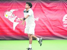 Mauricio Astorga, el único mexicano que quedaba con vida en singles, fue eliminado ayer por el favorito,  Vasek Pospisil.  E. PACHECO  /