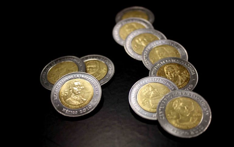 La edición especial de monedas de cinco pesos alcanzan hasta los 200 pesos en el mercado virtual. A. HINOJOSA  /