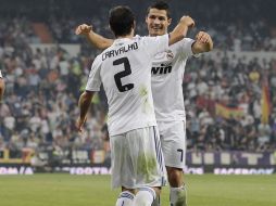 Ricardo Carvalho número 2 en la camiseta y Cristiano Ronaldo festejan el gol ante su rival el Osasuna. AP  /